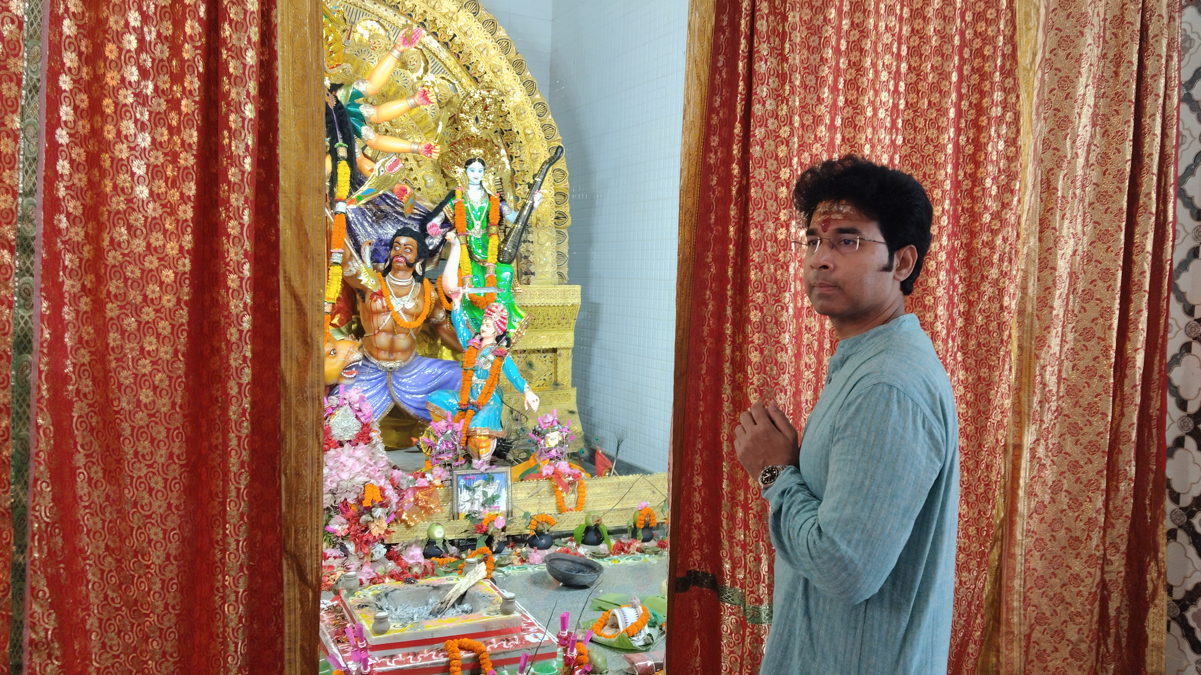 ବିଭିନ୍ନ ପୂଜାମଣ୍ଡପ ବୁଲି ମା' ଙ୍କ ଆଶୀର୍ବାଦ ନେଲେ ବିଧାୟକ ଅରବିନ୍ଦ ମହାପାତ୍ର, ନିର୍ବାଚନମଣ୍ଡଳୀବlସିଙ୍କୁ ଜଣାଇଲେ ଶାରଦୀୟ ଶୁଭେଚ୍ଛା image 2